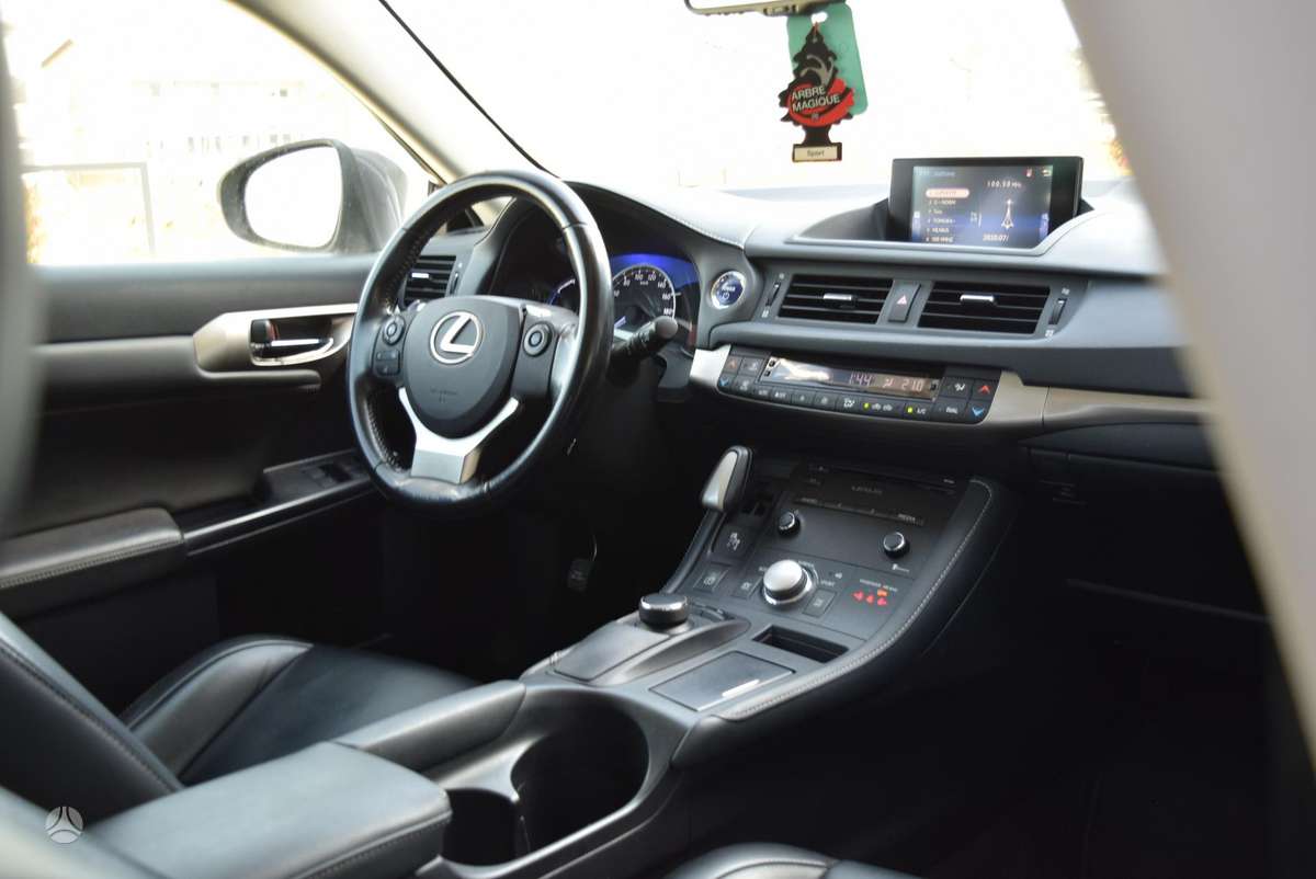Lexus CT 200h - 10