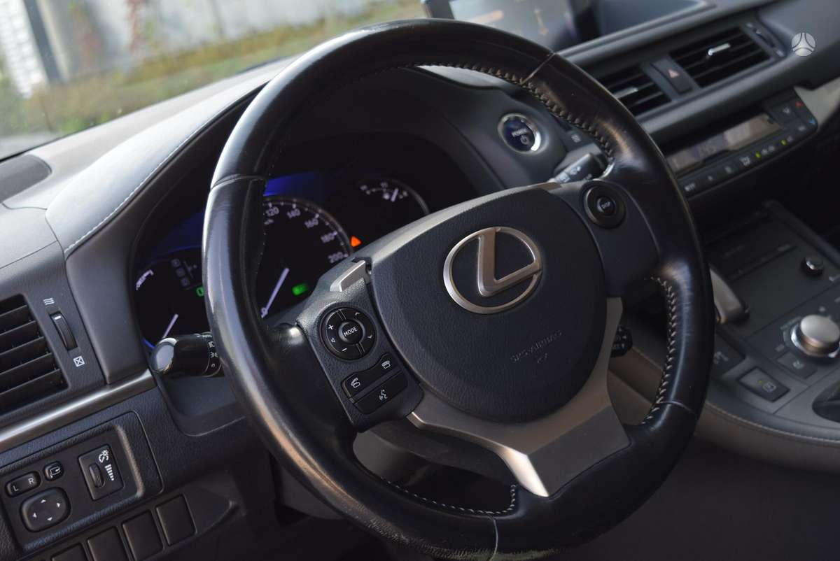Lexus CT 200h - 11