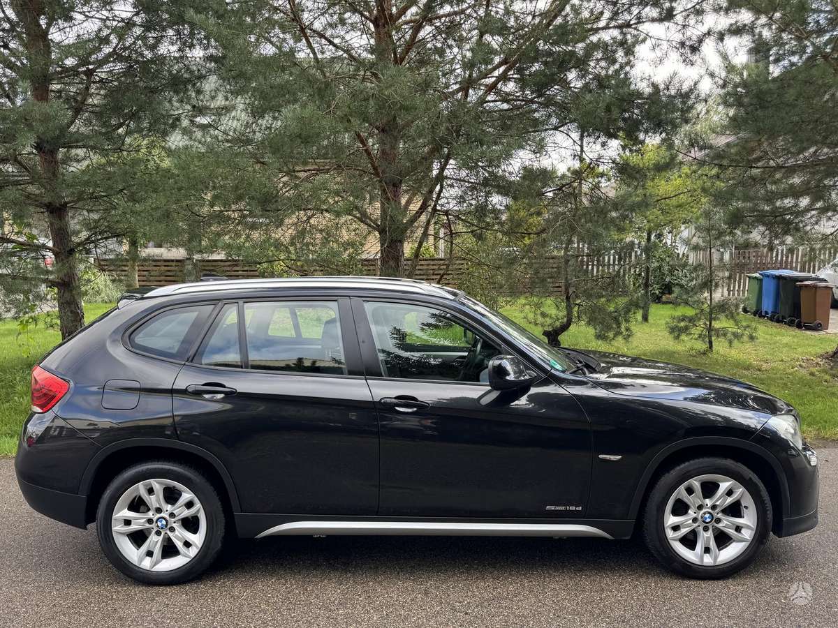 BMW X1, 2.0 l., off-road / crossover