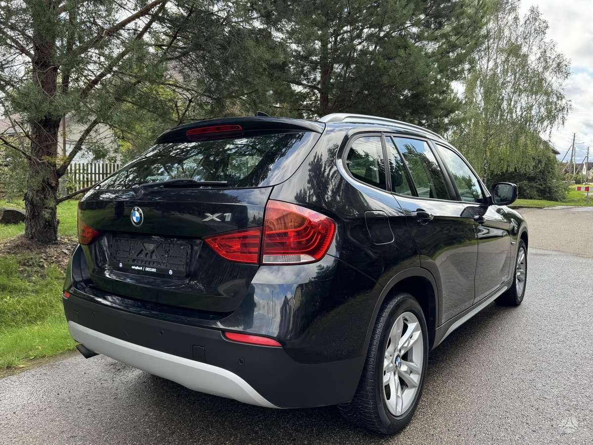 BMW X1, 2.0 l., off-road / crossover