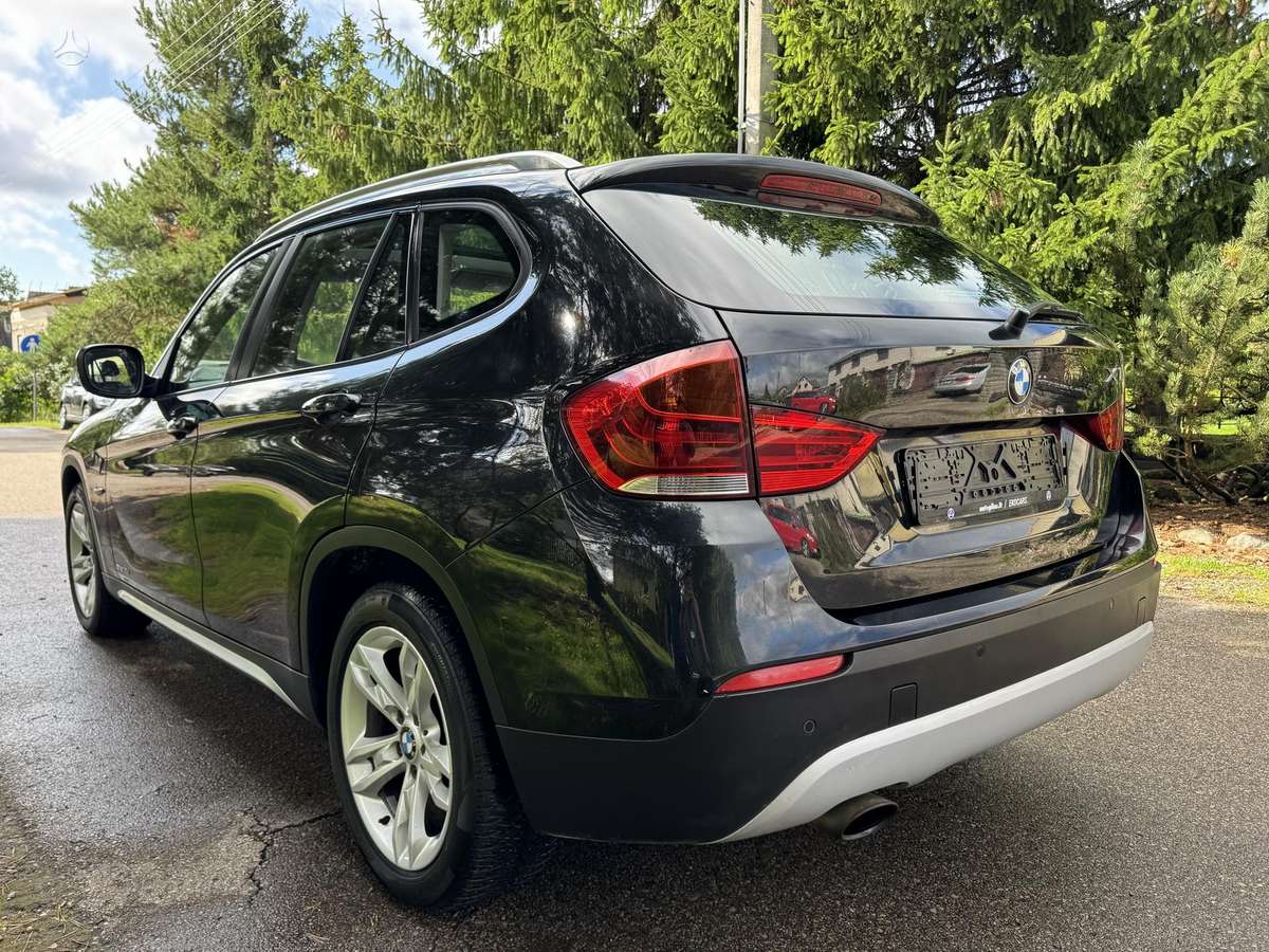 BMW X1, 2.0 l., off-road / crossover