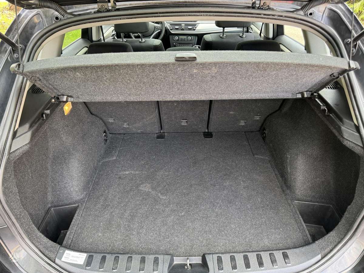 BMW X1, 2.0 l., off-road / crossover