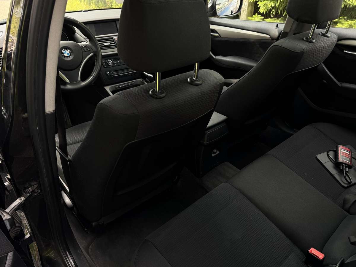 BMW X1, 2.0 l., off-road / crossover