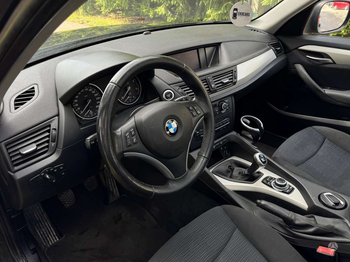 BMW X1, 2.0 l., off-road / crossover