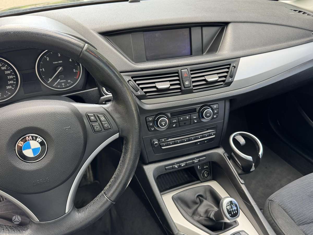 BMW X1, 2.0 l., off-road / crossover