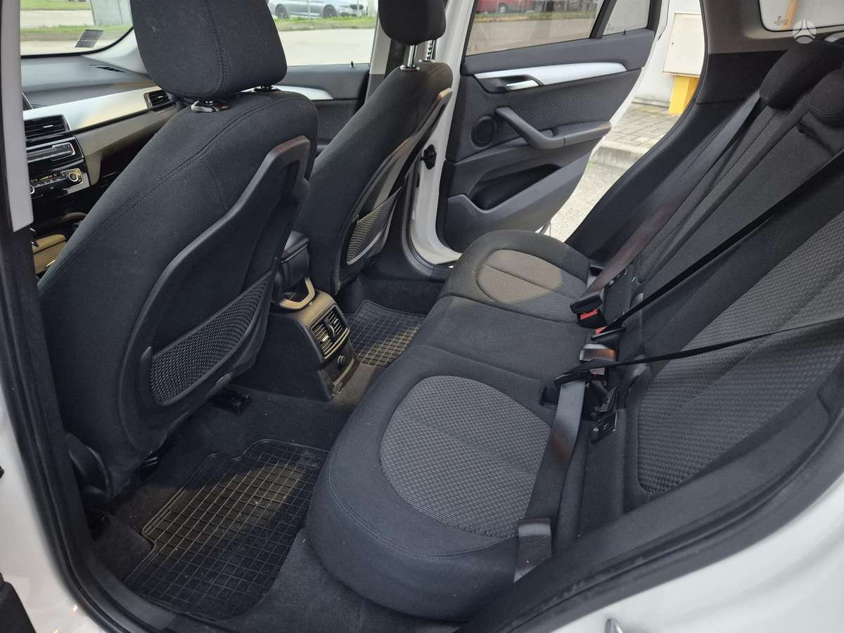 BMW X1, 2.0 l., off-road / crossover