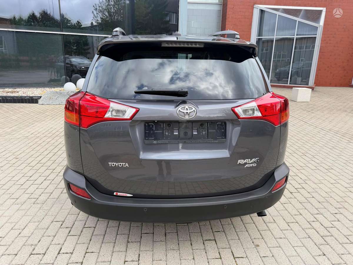 Toyota RAV4 - 8
