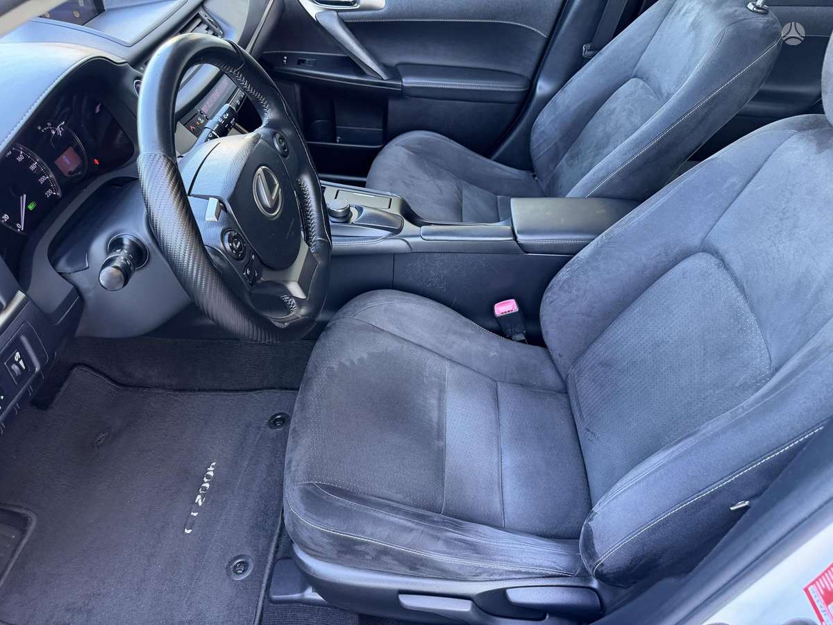 Lexus CT 200h - 9