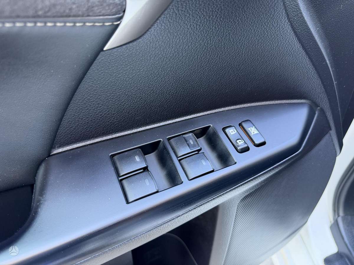 Lexus CT 200h - 12
