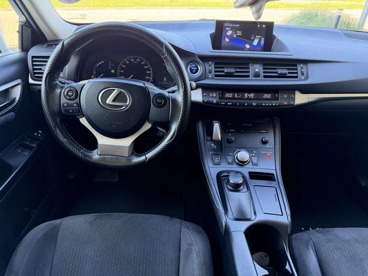 Lexus CT 200h - 8