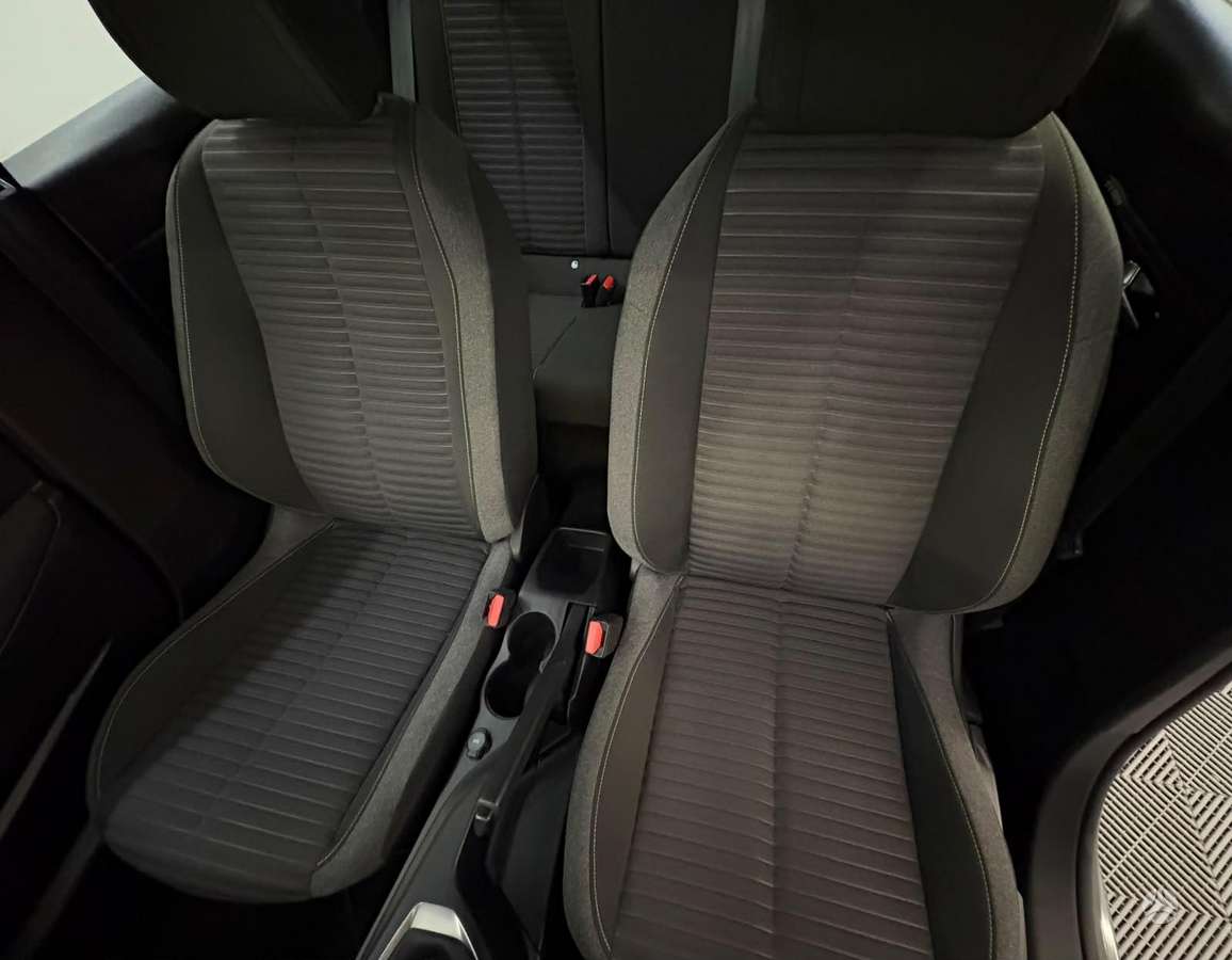 Peugeot 208, 1.2 l., hatchback