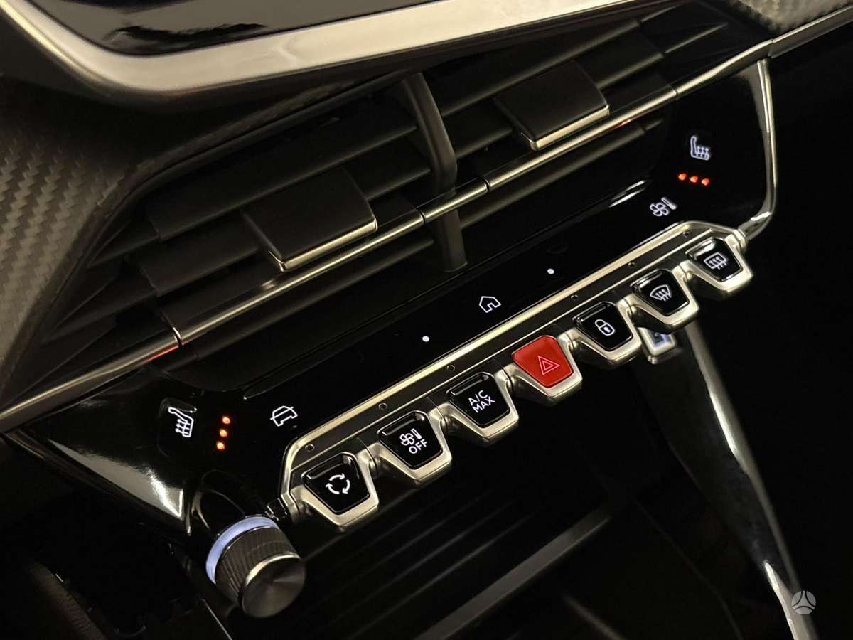 Peugeot 208, 1.2 l., hatchback