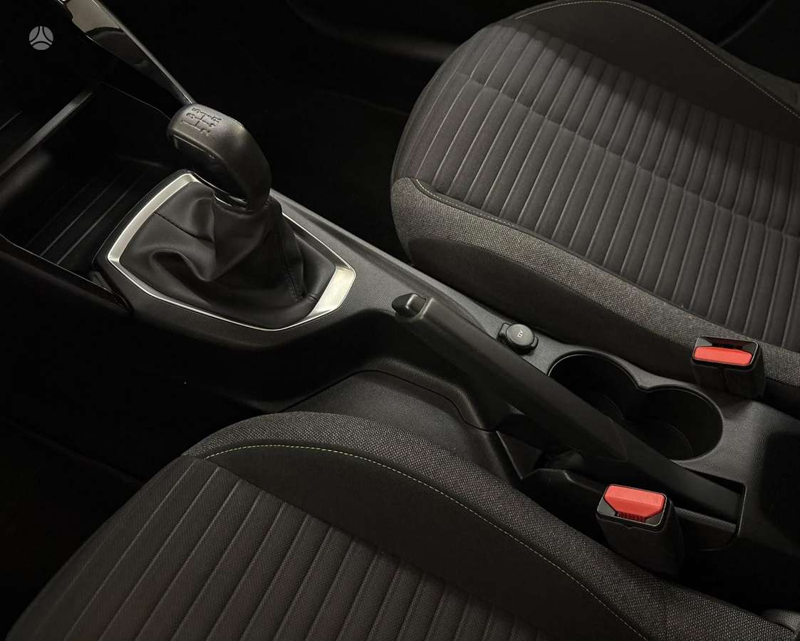 Peugeot 208, 1.2 l., hatchback