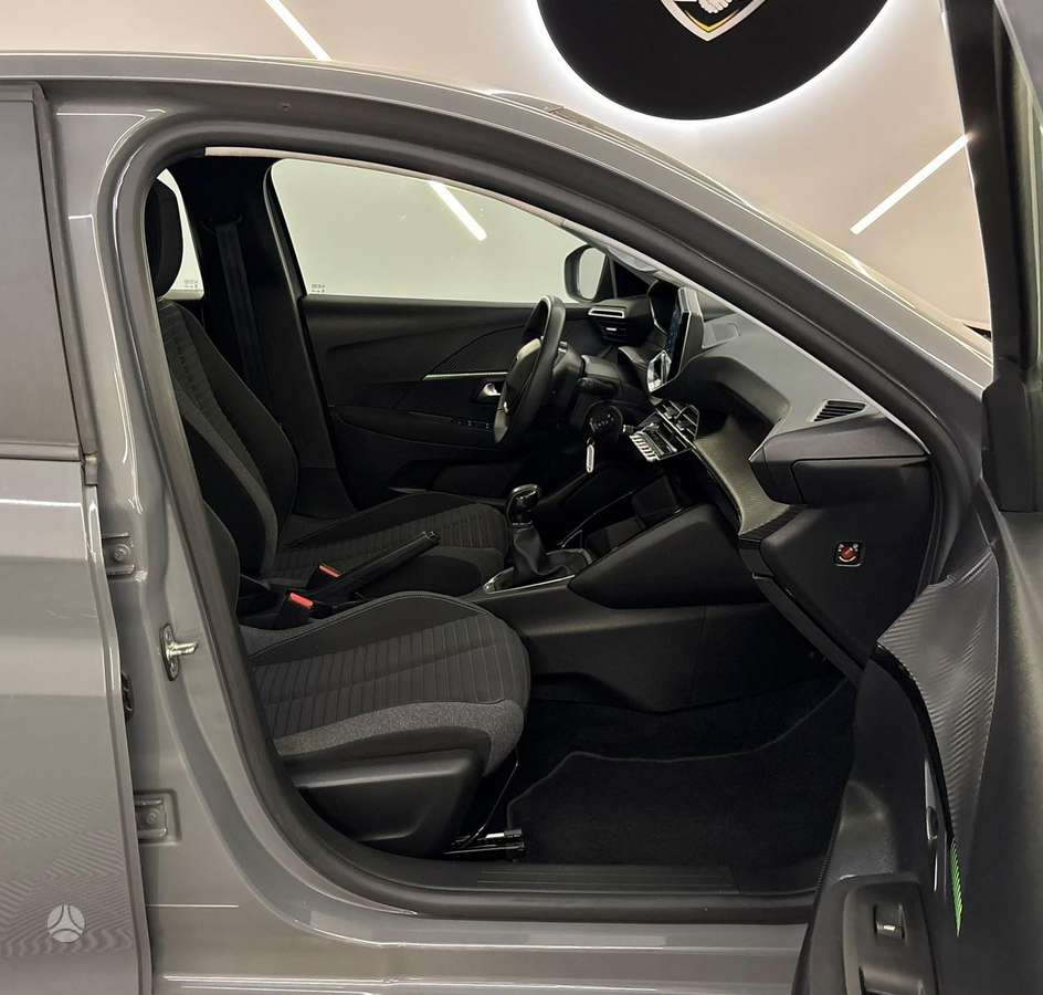 Peugeot 208, 1.2 l., hatchback