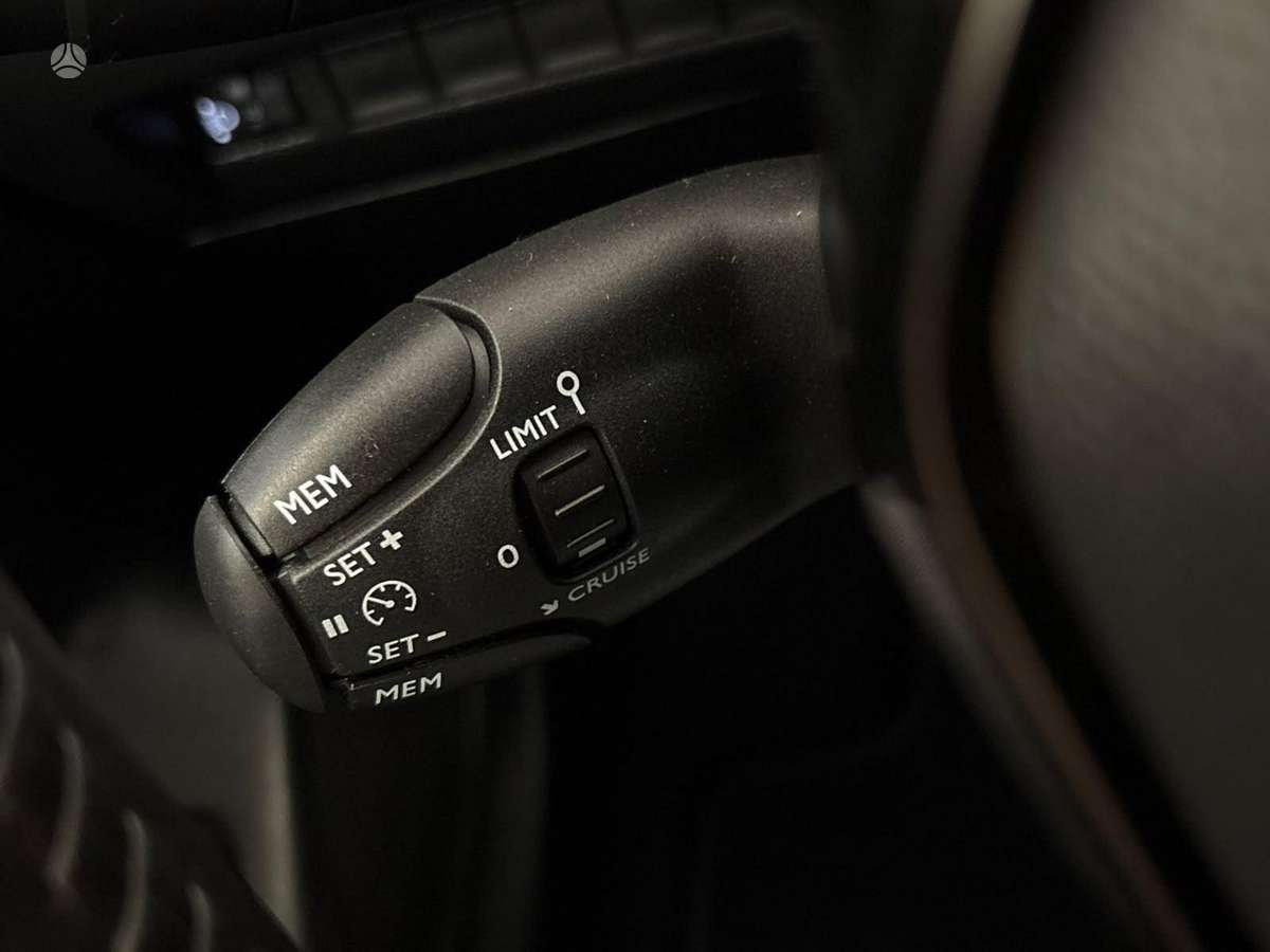 Peugeot 208, 1.2 l., hatchback