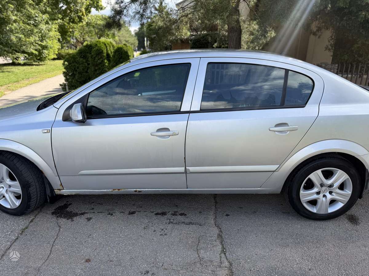 Opel Astra, 1.6 l., Седан