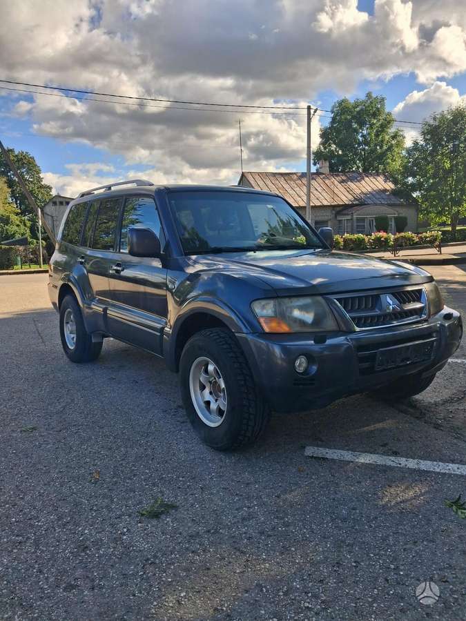 Mitsubishi Pajero - 9