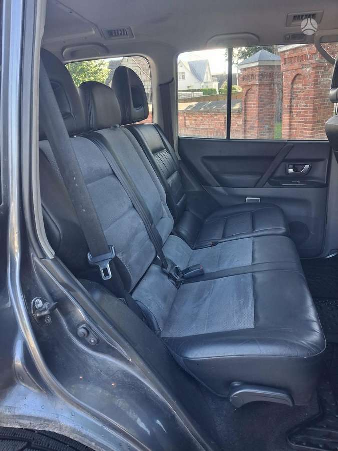 Mitsubishi Pajero - 11