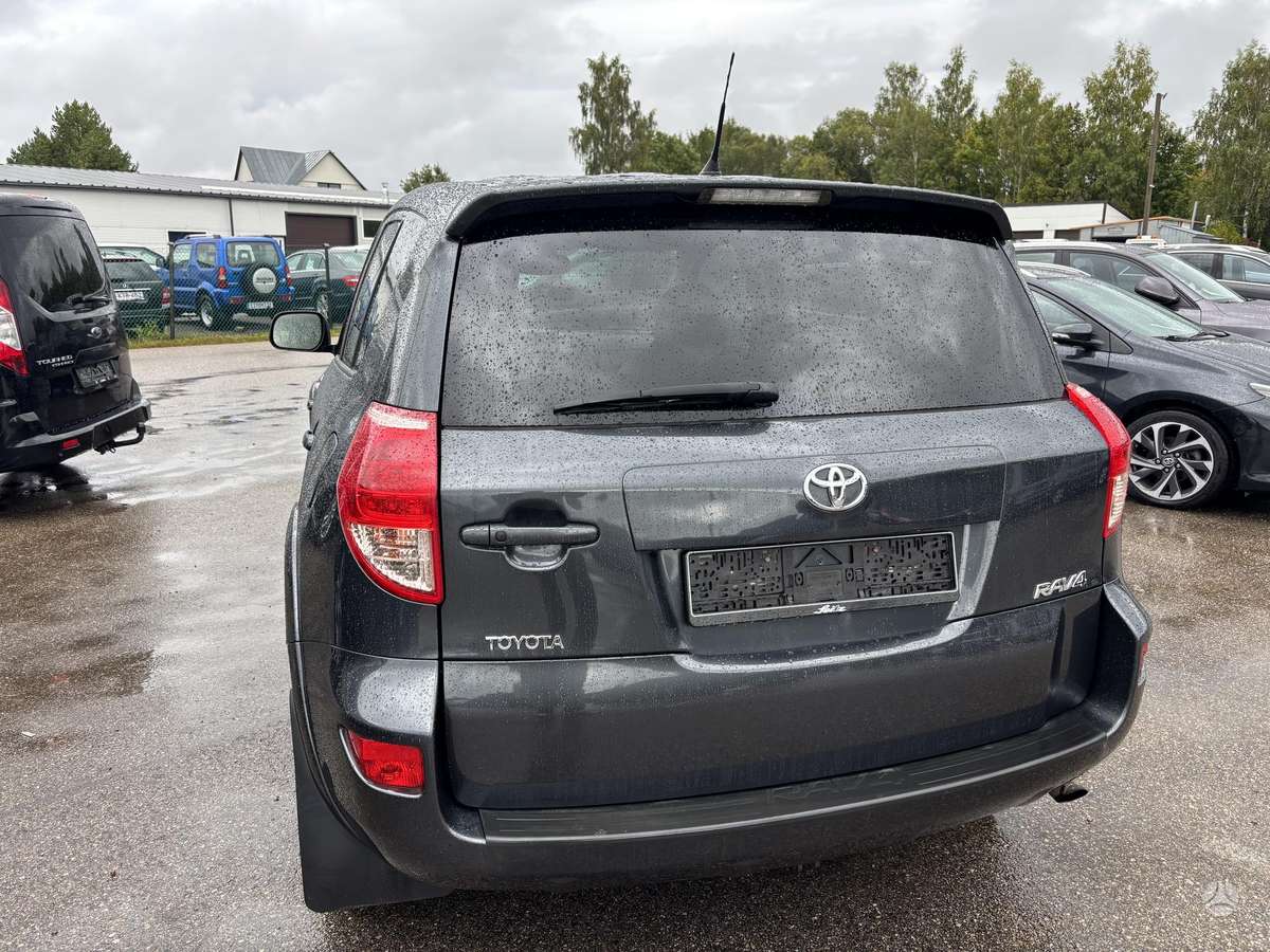 Toyota RAV4 - 4