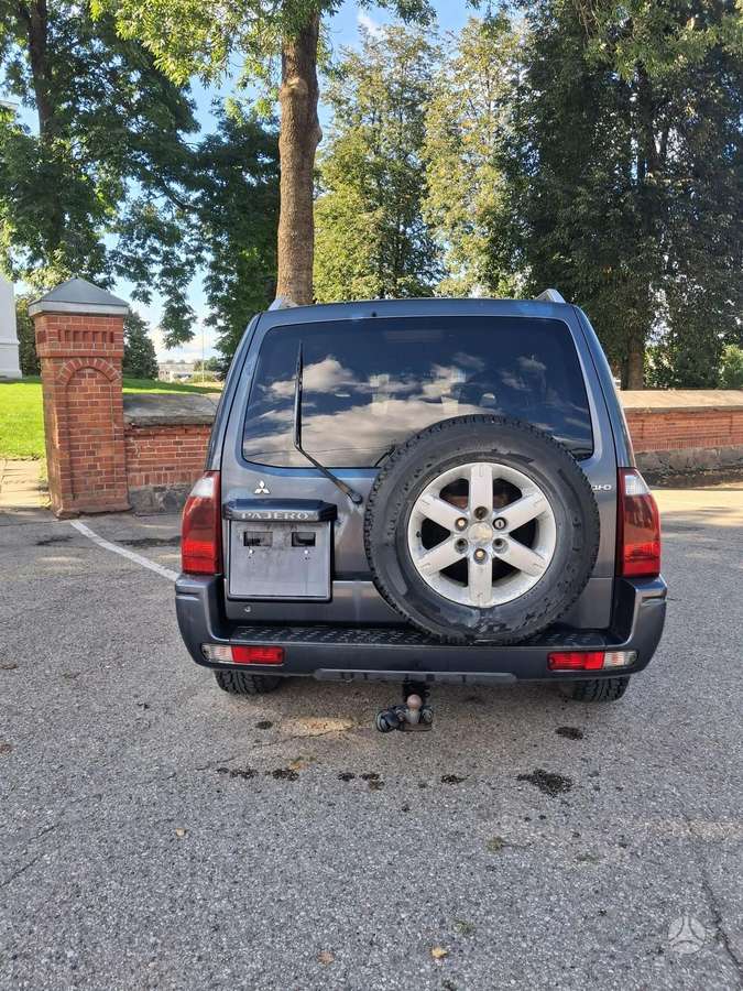Mitsubishi Pajero - 4