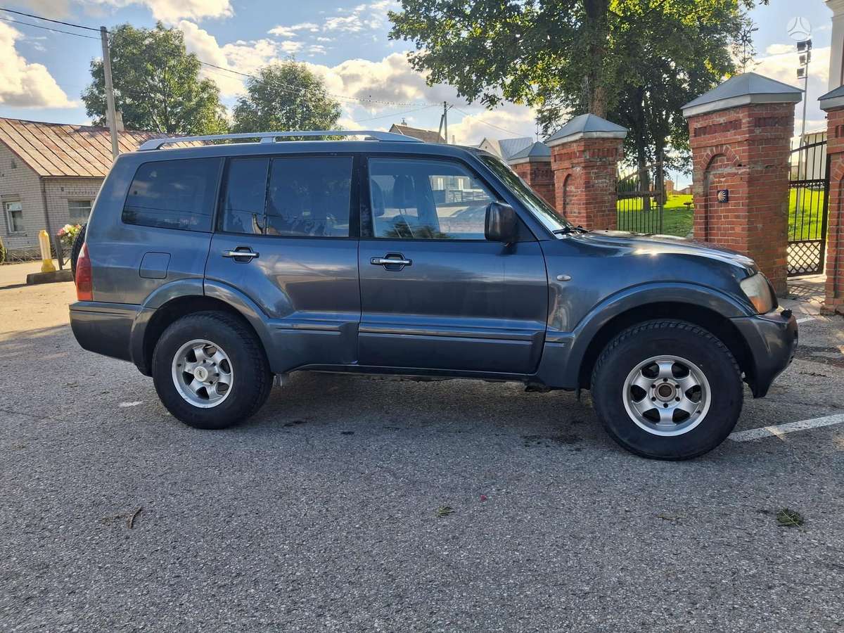 Mitsubishi Pajero - 8