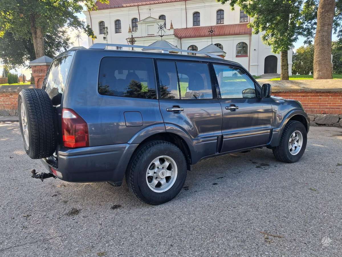 Mitsubishi Pajero - 3