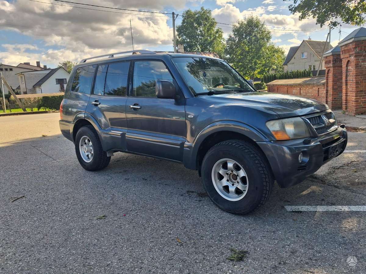 Mitsubishi Pajero - 7