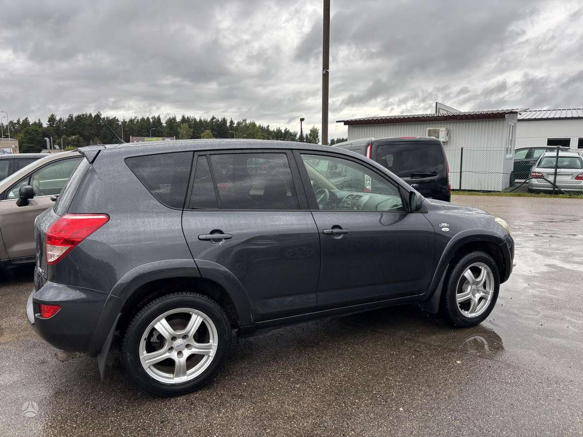 Toyota RAV4 - 6