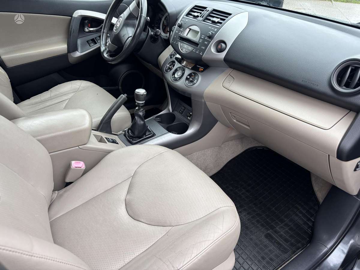 Toyota RAV4 - 9