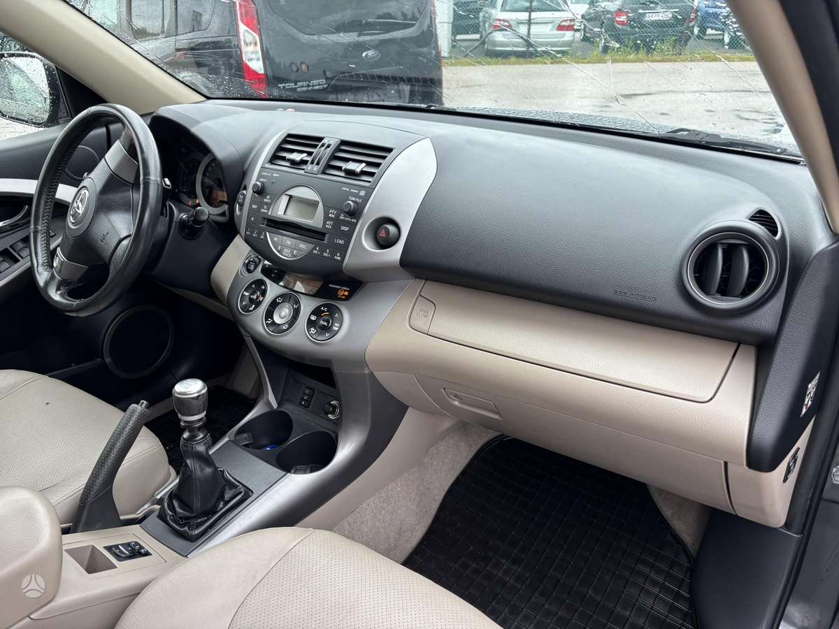 Toyota RAV4 - 10