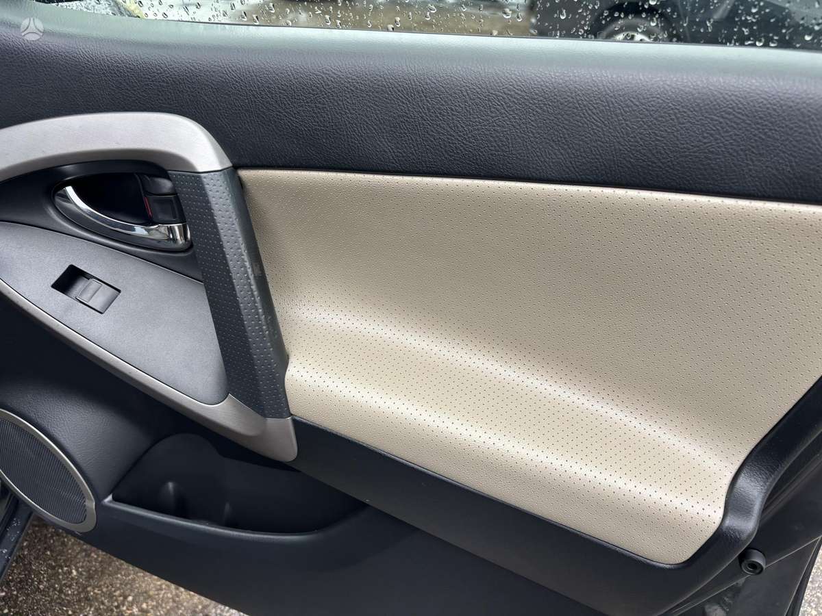 Toyota RAV4 - 11