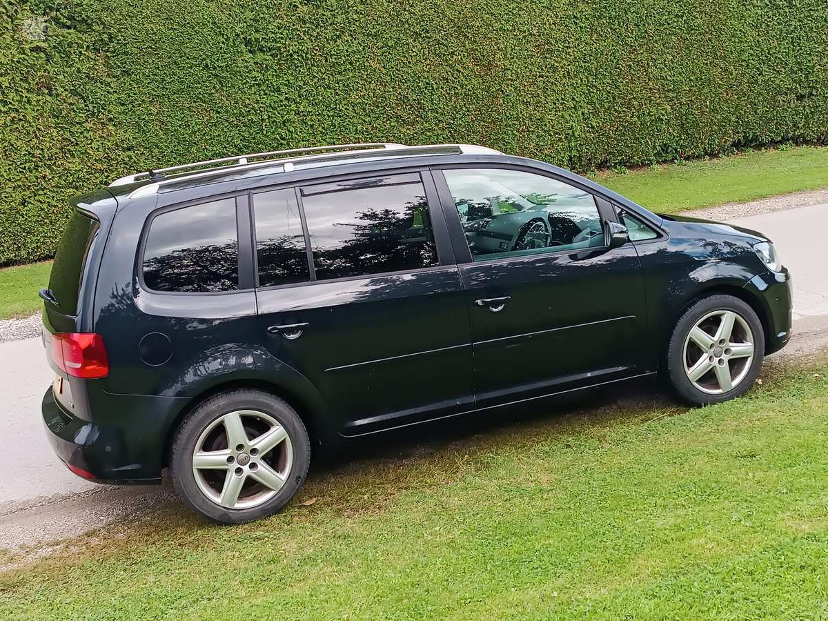 Volkswagen Touran - 1