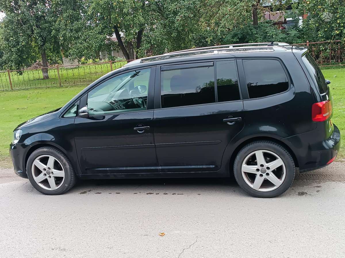 Volkswagen Touran - 4