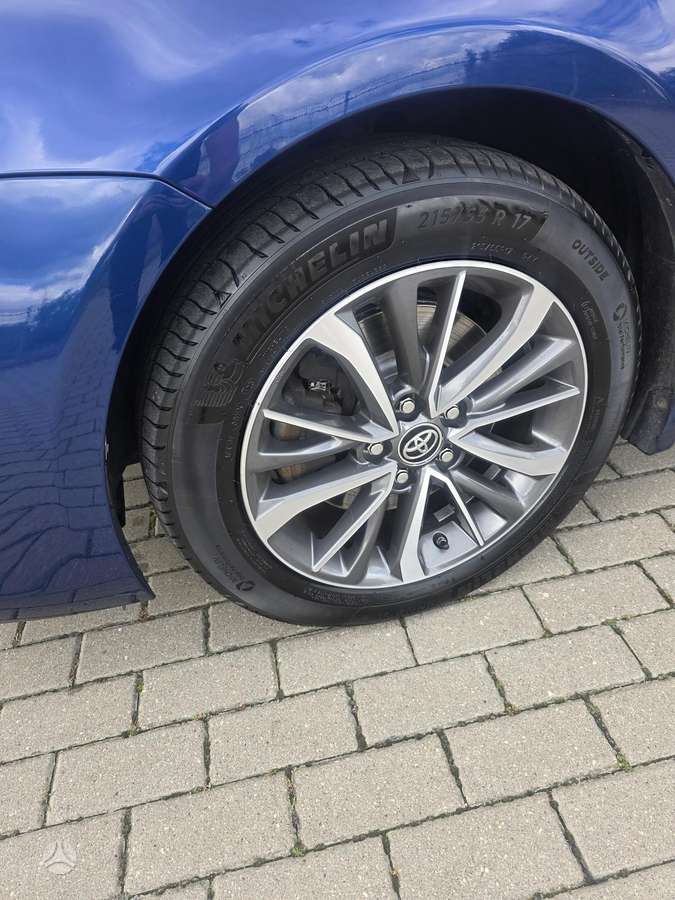 Toyota Avensis - 2