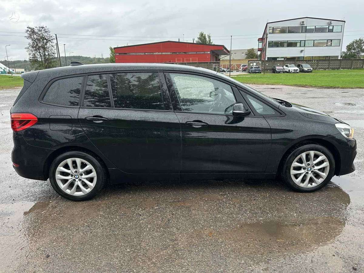 BMW 218 Gran Tourer, Минивэн