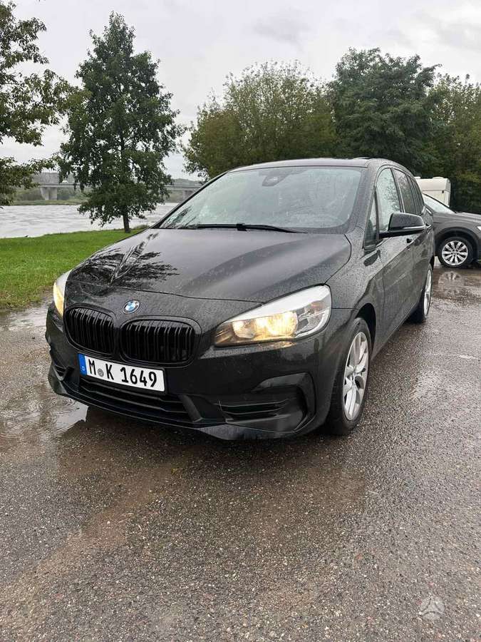 BMW 218 Gran Tourer, Минивэн