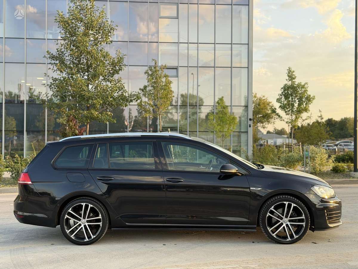 Volkswagen Golf - 6