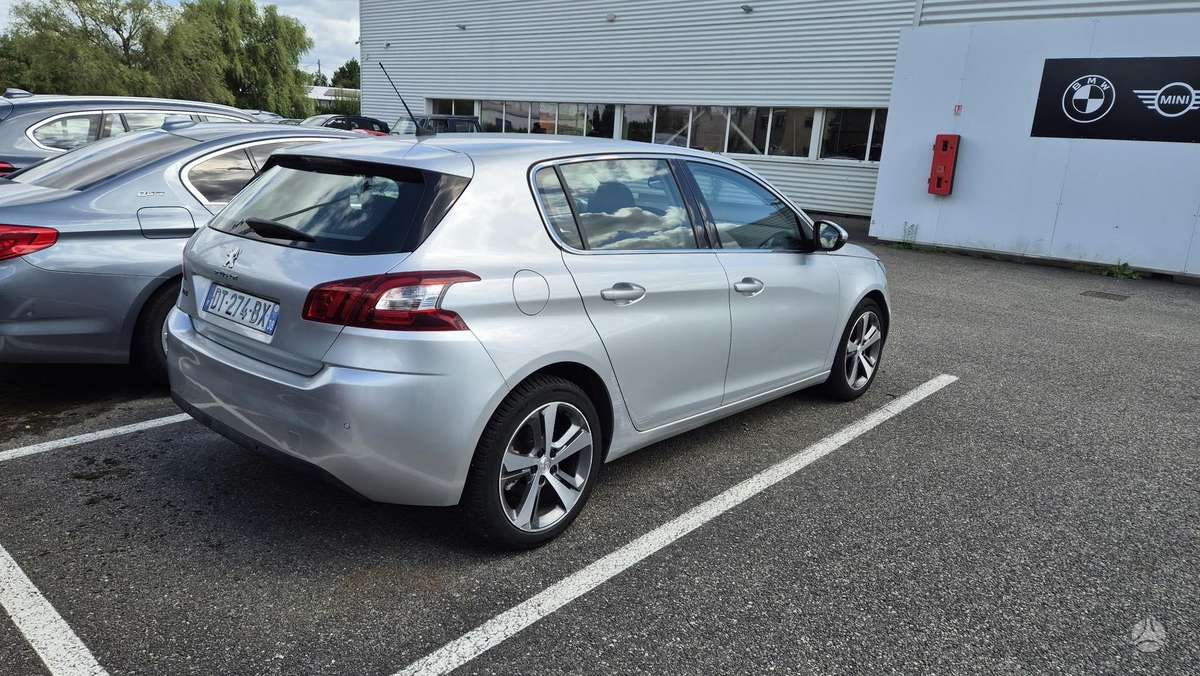 Peugeot 308, 1.2 l., hatchback