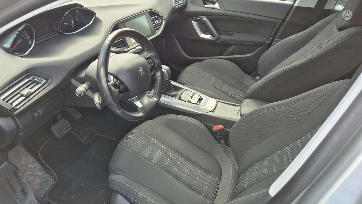 Peugeot 308, 1.2 l., hatchback