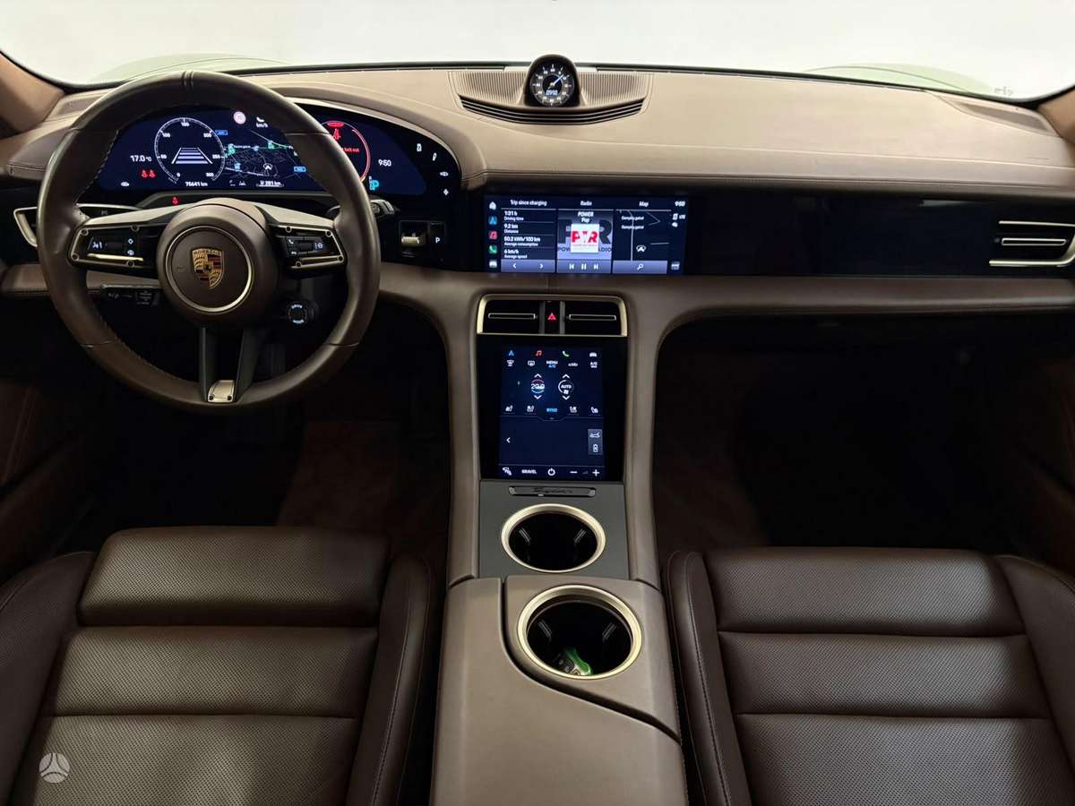 Porsche Taycan - 11