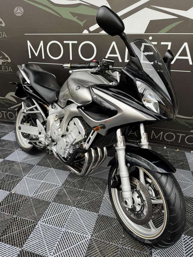 Yamaha FZ6, street / classic