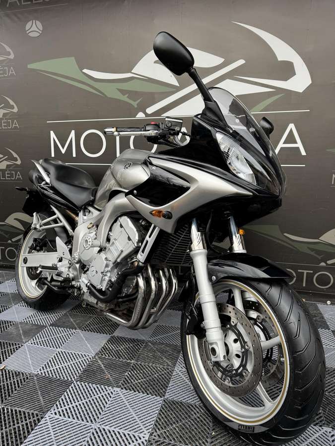 Yamaha FZ6, street / classic