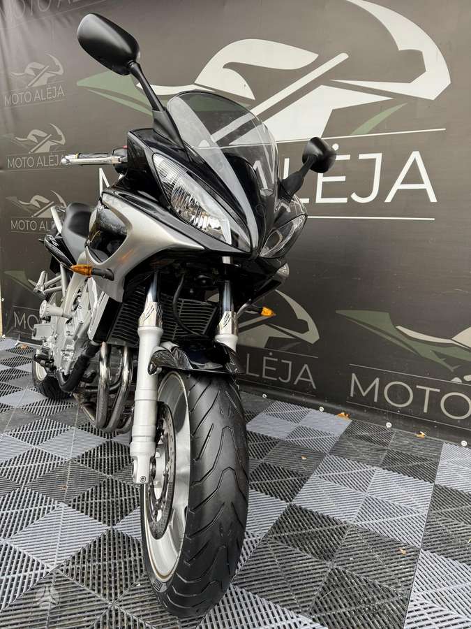 Yamaha FZ6, street / classic