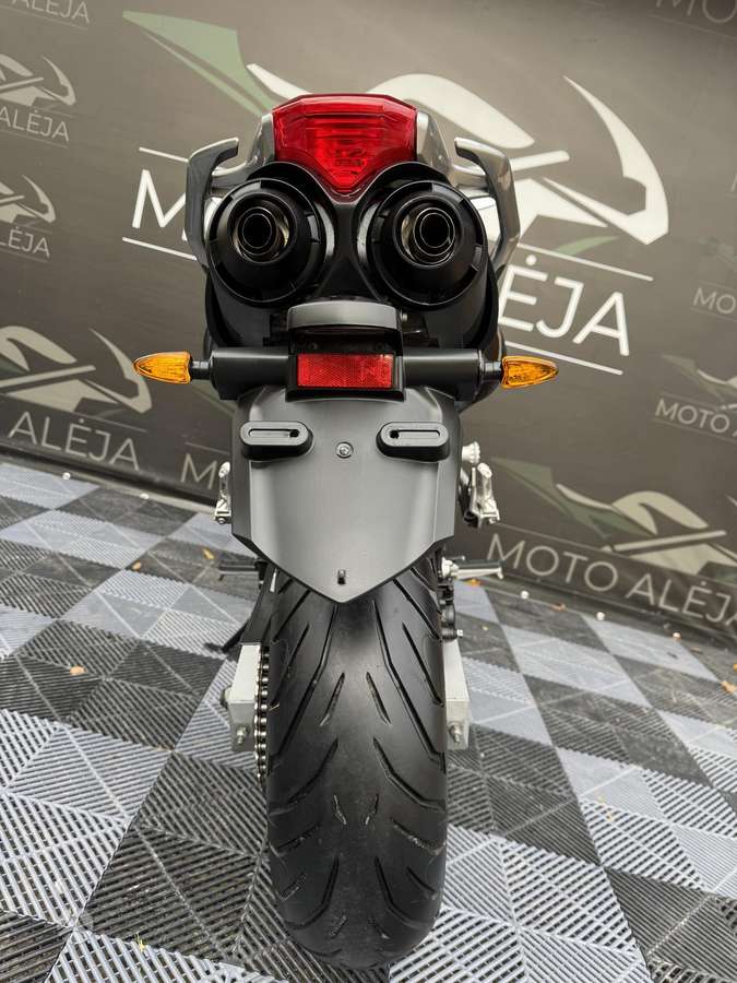 Yamaha FZ6, street / classic
