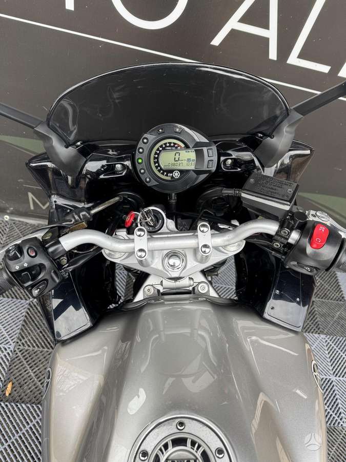 Yamaha FZ6, street / classic
