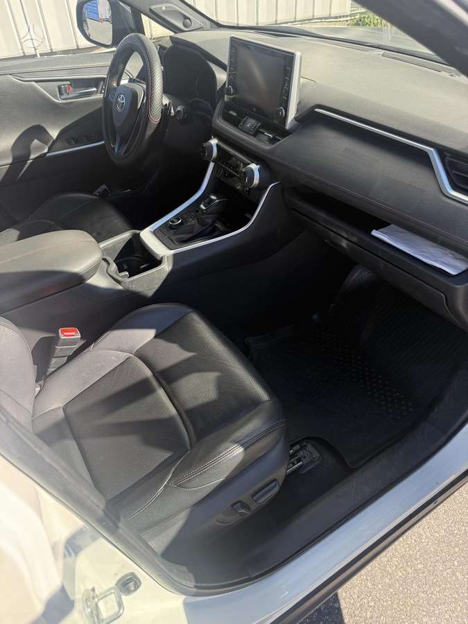 Toyota RAV4 - 6