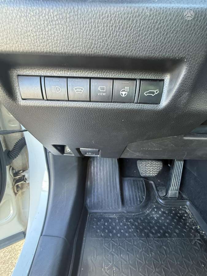 Toyota RAV4 - 8
