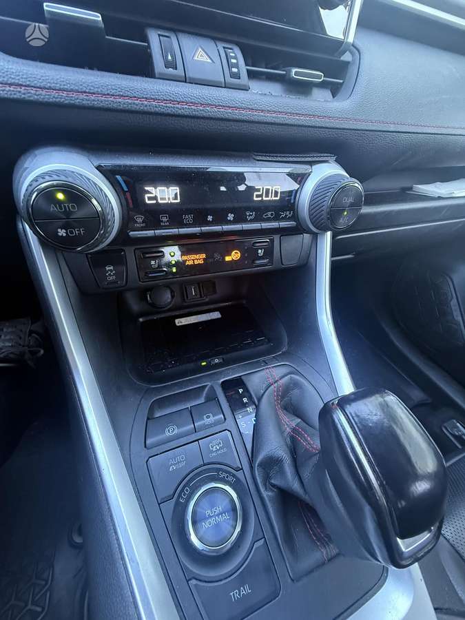 Toyota RAV4 - 10