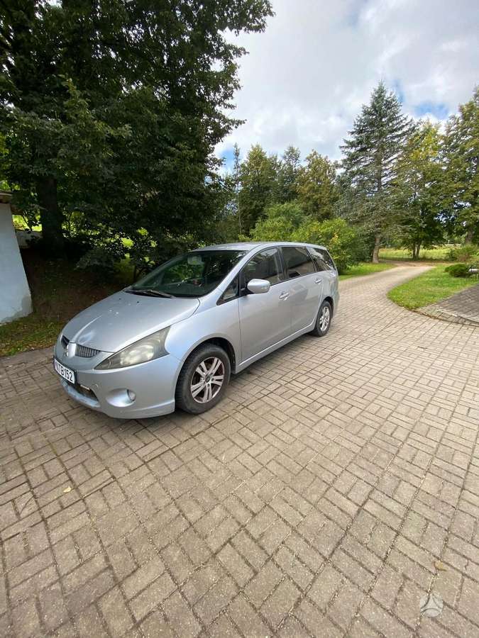 Mitsubishi Grandis - 1