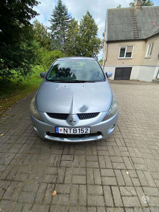 Mitsubishi Grandis - 2